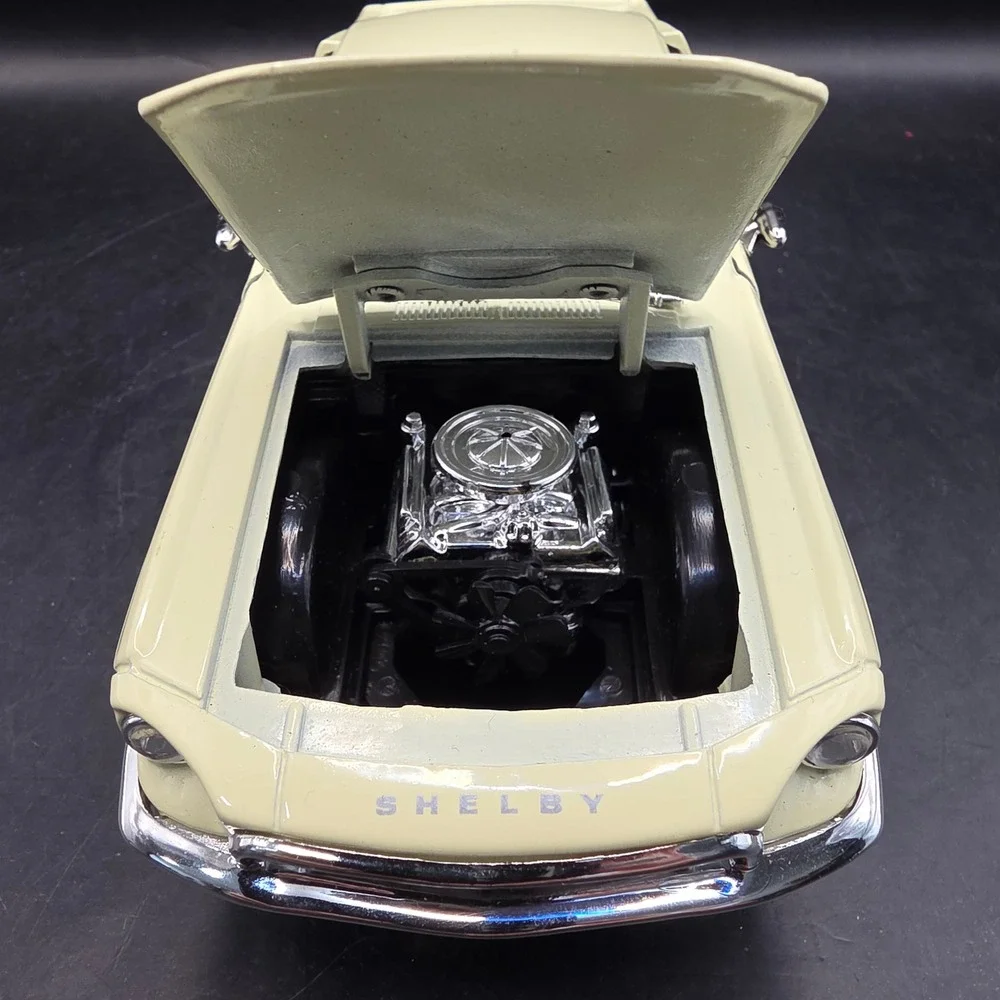 Shelby GT500KR Diecast Model Car 1/24 Cream 1968 Cobra Jet 428 Sunnyside